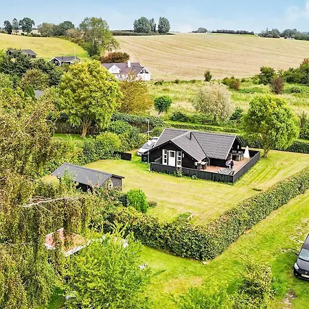 6 Person In Haarby *